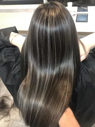 ロング ＿WHITE鳳店 アンダーバーホワイトのヘアスタイル