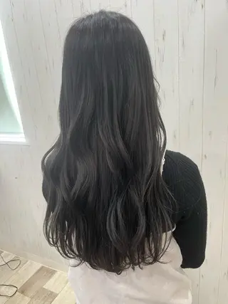 ロング ヘアデザインデコ所属・岩坂 美苗のヘアスタイル