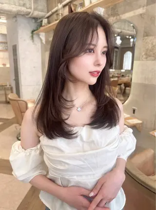 セミロング nene 艶カラーのヘアスタイル
