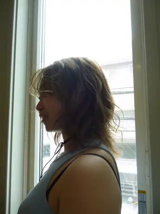 ミディアム カラー YUI／レイヤー カット/透明感カラーのヘアスタイル