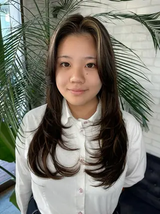 ロング coco terrace所属・海外風ハイライト CHIHIROのヘアスタイル