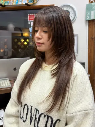 セミロング イシイ ハルナ 🤍のヘアスタイル