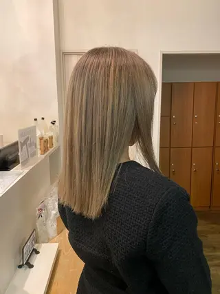 セミロング 牧 藍歌のヘアスタイル