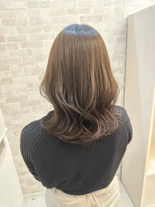 ミディアム Well's TAIGAのヘアスタイル