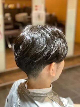 パーマ メンズ 尾崎 優也のヘアスタイル