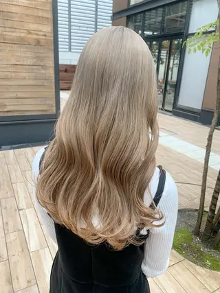 ロング カラー ヘアアレンジ yuka .のヘアスタイル