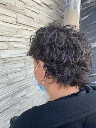 ショート パーマ メンズ 塩谷黎✨ブリーチ無W カラーメンズパーマ✨のヘアスタイル