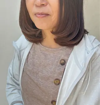 ミディアム 朝尾 愛花のヘアスタイル