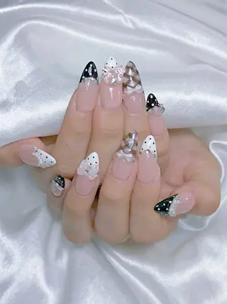 ネイル LEELA NAIL STUDIO所属・LEELA NAIL STUDIOのネイルデザイン