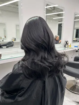 ミディアム 大人っぽ透明感暗髪 🤍shio🤍のヘアスタイル