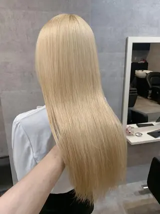 ロング ＿WHITE鳳店 アンダーバーホワイトのヘアスタイル