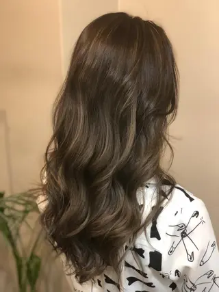 セミロング MAAT所属 AKANEのヘアスタイル