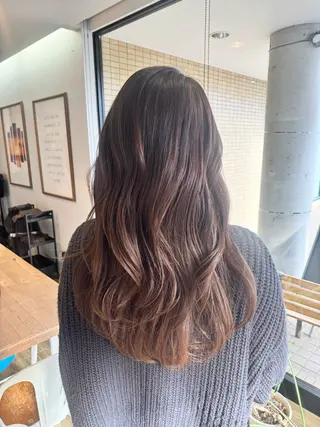 ロング カラー ツキダテ ユイのヘアスタイル