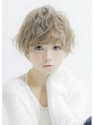 ショート カラー 田辺 侑未のヘアスタイル