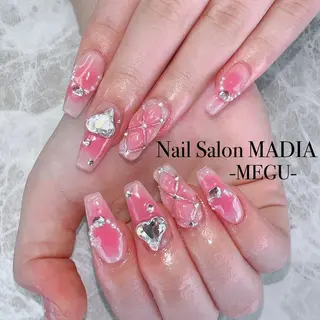 ネイル MADIA藤沢所属・MADIA MEGUのネイルデザイン