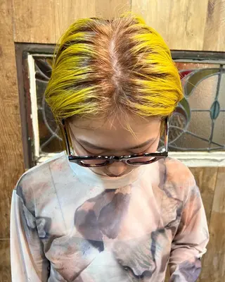 ショート ハイトーンカラー🍑 心斎橋のヘアスタイル