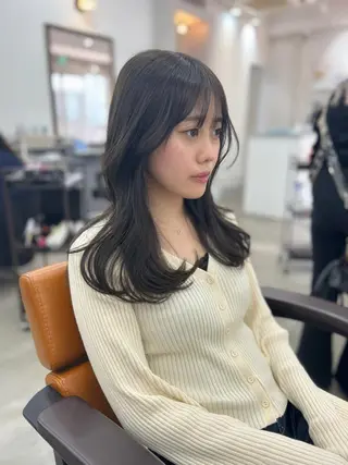 セミロング カラー オリーブ/アッシュ やわらか透明感カラーのヘアスタイル