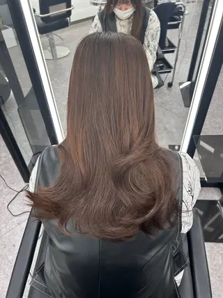 ロング LANDS RiaOSAKA【ランズ リアオオサカ】所属・LANDS Hitomiのヘアスタイル