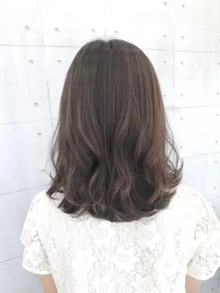 ミディアム カラー 高木 麻知子のヘアスタイル
