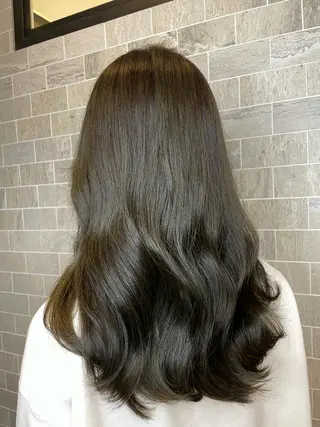 セミロング ブリーチ毛矯正.髪質 改善.髪にドラマをのヘアスタイル