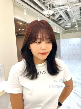 セミロング カラー ヘアアレンジ 🤍layer🤍 リナのヘアスタイル