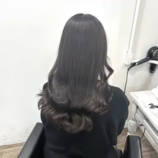 ロング シオン/艶髪/ グレージュカラーのヘアスタイル