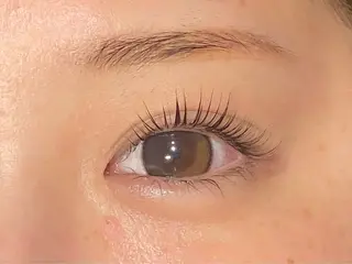 パーマ beauty salon mee+所属・mee+ Akiのマツエク・マツパデザイン
