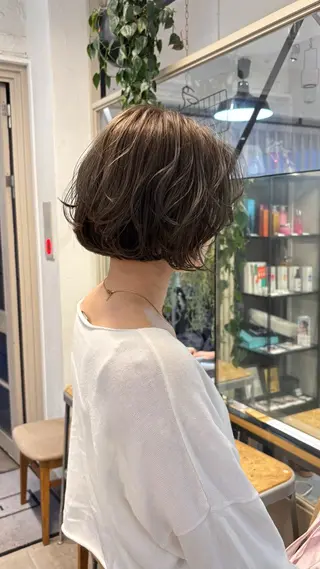 ショート カラー オリーブ/縮毛🐇 Natsuno🩰のヘアスタイル