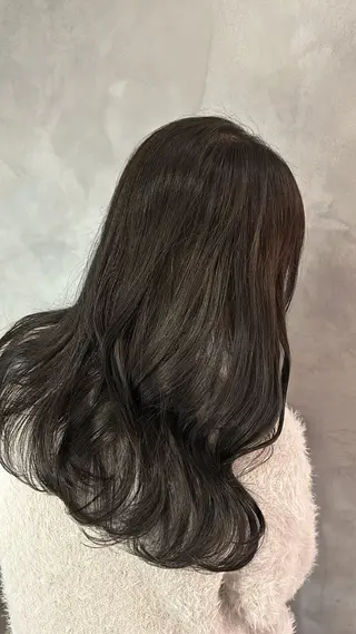 ロング 谷 亜澄のヘアスタイル