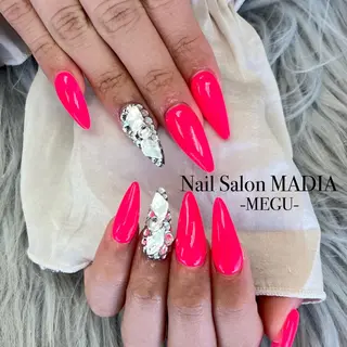 ネイル MADIA藤沢所属・MADIA MEGUのネイルデザイン