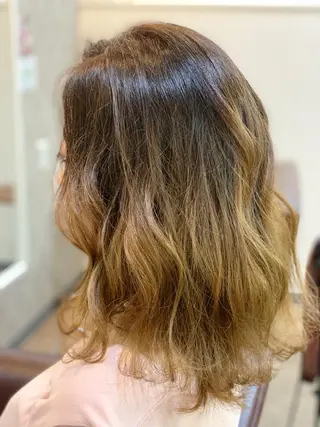 セミロング カラー 加藤(旧姓 今竹) 遥花のヘアスタイル