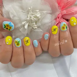 ネイル 粟津 美紀のネイルデザイン