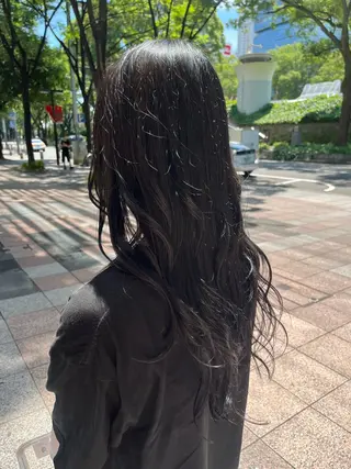 ロング カラー 中山 優里のヘアスタイル