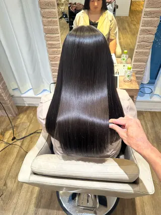 ロング ACRO梅田【アクロ】所属・朝が楽になる縮毛矯正 顔周りカットU24のヘアスタイル