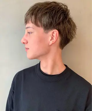 ショート カラー メンズ SALOWIN梅田茶屋町店所属・ウルフレイヤーカット /チヒロのヘアスタイル