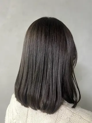 ミディアム カラー パーマ 柳川 瑠衣菜のヘアスタイル