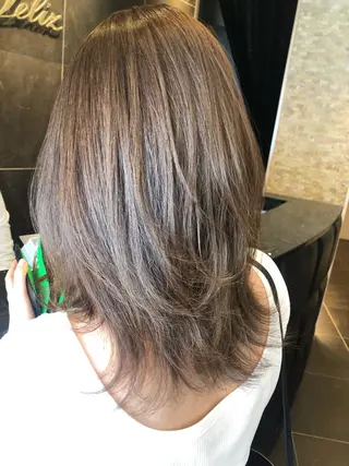 ミディアム カラー パーマ 小田 莉加子のヘアスタイル