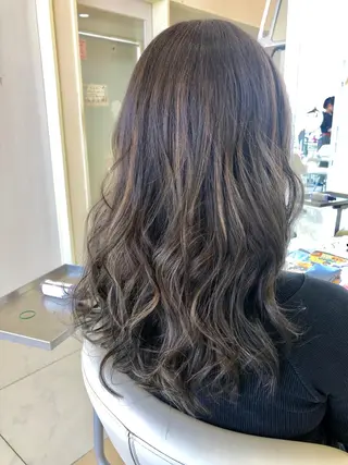 カラー 牧野 佳樹のヘアスタイル