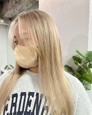 ロング カラー ハイトーン&髪質改善 &韓国エクステ🤎のヘアスタイル