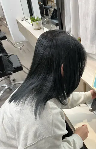 セミロング カラー riko／ SYS by fitのヘアスタイル