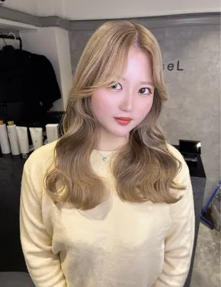ロング カラー TOMONA👑 透明感カラーレイヤーのヘアスタイル