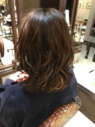 ミディアム パーマ 岩上 充希のヘアスタイル