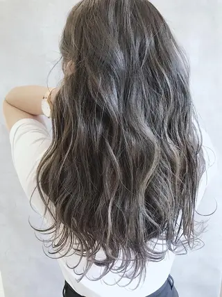 カラー ロング MOU namba ムウナンバのヘアスタイル