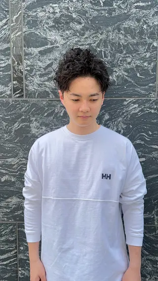 ショート パーマ メンズ 樋野 亮のヘアスタイル