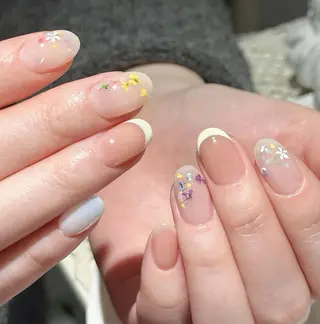 ネイル RAFFINE 月🦋🩵のネイルデザイン