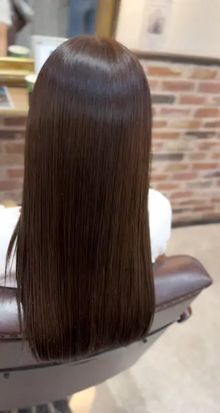 ロング 飯星慧斗 /ブリーチ、縮毛矯正のヘアスタイル