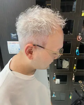カラー メンズ ホワイト/店長/カラ ー講師/錦糸町/岩崎のヘアスタイル