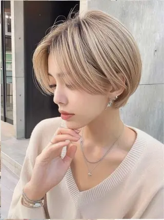ショート カラー 荻根澤 享平のヘアスタイル