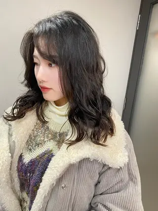 セミロング パーマ yeope所属・ハイトーンカラー ブリーチ専門・天神のヘアスタイル