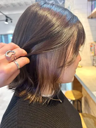 ミディアム カラー 七井 香奈 (なないかな)のヘアスタイル